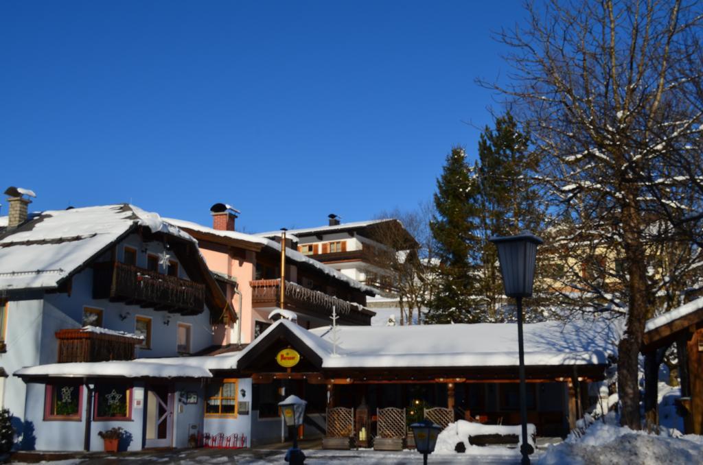 Alpengasthof Dollerhof Hotel Abtenau Exterior photo